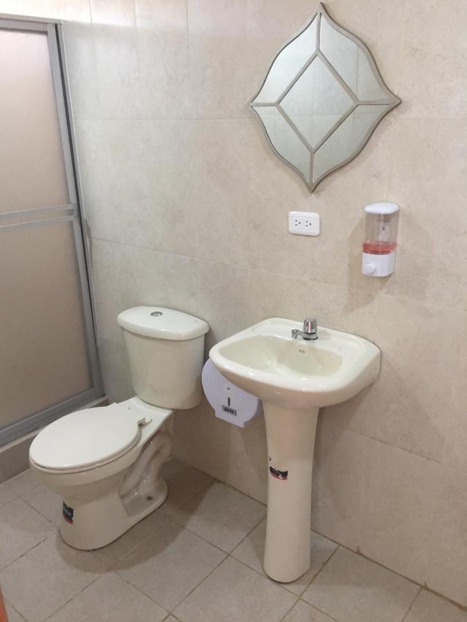 Tababela Airport B&B Экстерьер фото
